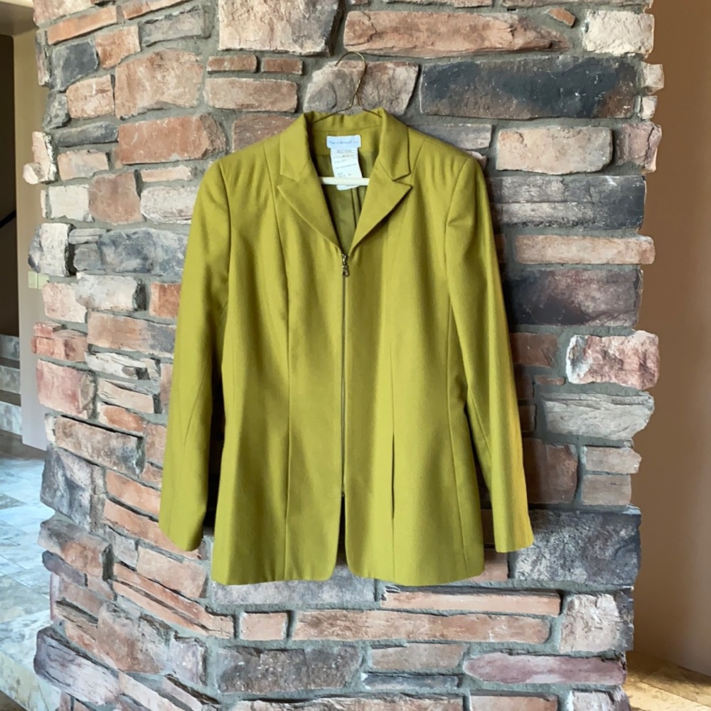 Harve Benard Sport green Blazer. Zip front, lined